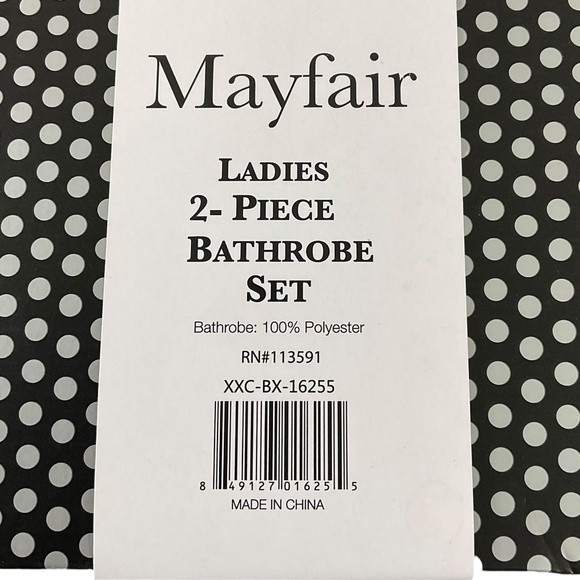 Mayfair Ladies 2-Piece Bathrobe Set with Plush Robe & Socks One Size New in Box - Picture 4 of 9